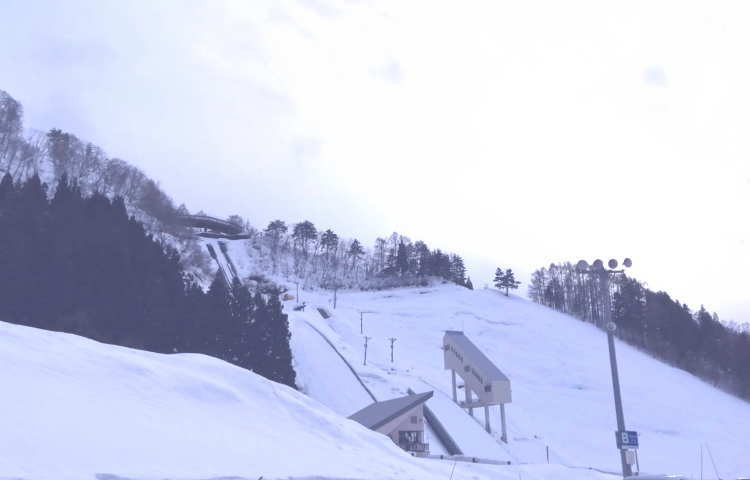 長野県のビックゲレンデ野沢温泉スキー場にはジャンプ台もある